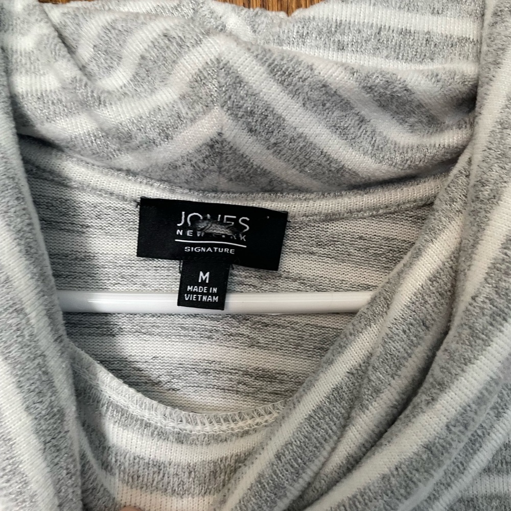 🦋3 for $10🦋 Gray Striped Women's Sweater - Picture 2 of 3
